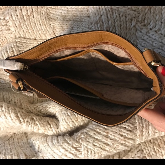 Michael Kors Jet Set Crossbody - Picture 4 of 8